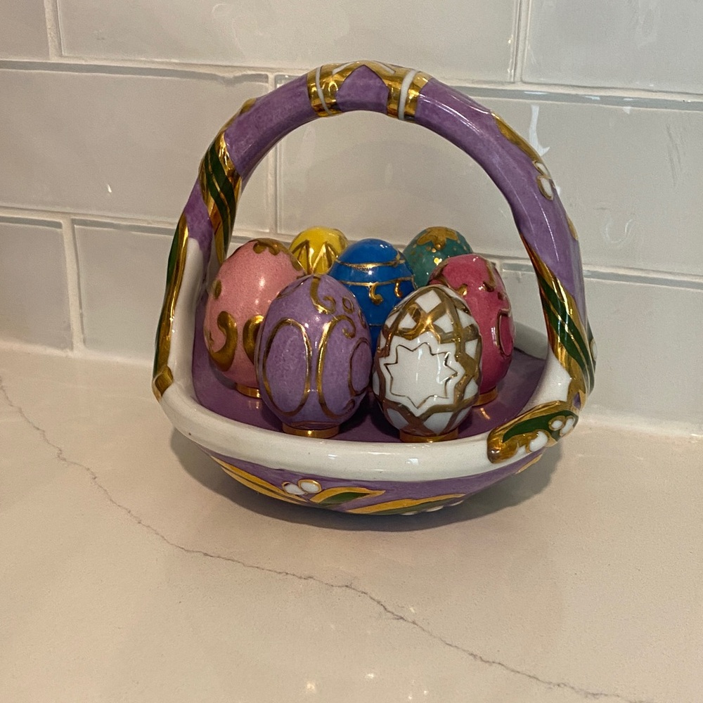 Lilian Vernon Porcelain Basket with 7 Eggs